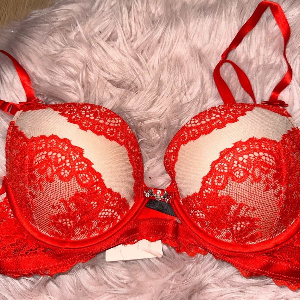 Victoria’s Secret Designer Collection VSDC Red Bra Swarovski Crystal